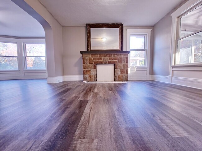 Building Photo - MULTI FAMILY TRIPLEX