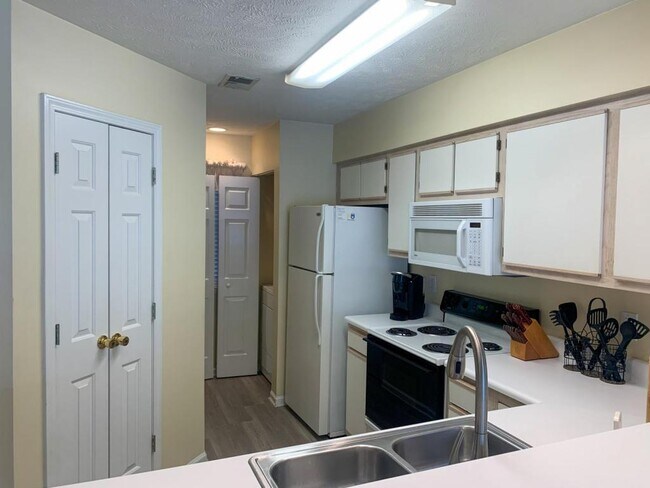 Foto del edificio - 606 Waterway Village Blvd 28A