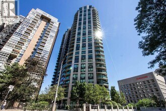 Building Photo - 300 Bloor St E