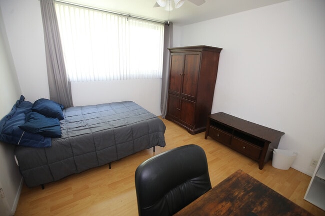 Bedroom for rent - 6315 Primrose Ave