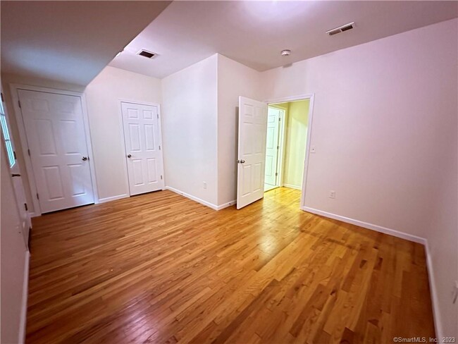 Building Photo - 520 Success Ave