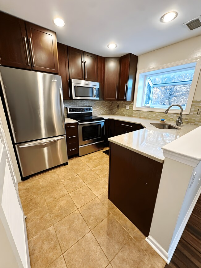 Building Photo - 2604 S Arlington Mill Dr