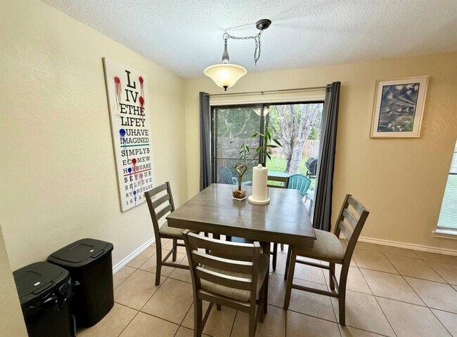 Foto del edificio - 13307 Saddlebrook Trail