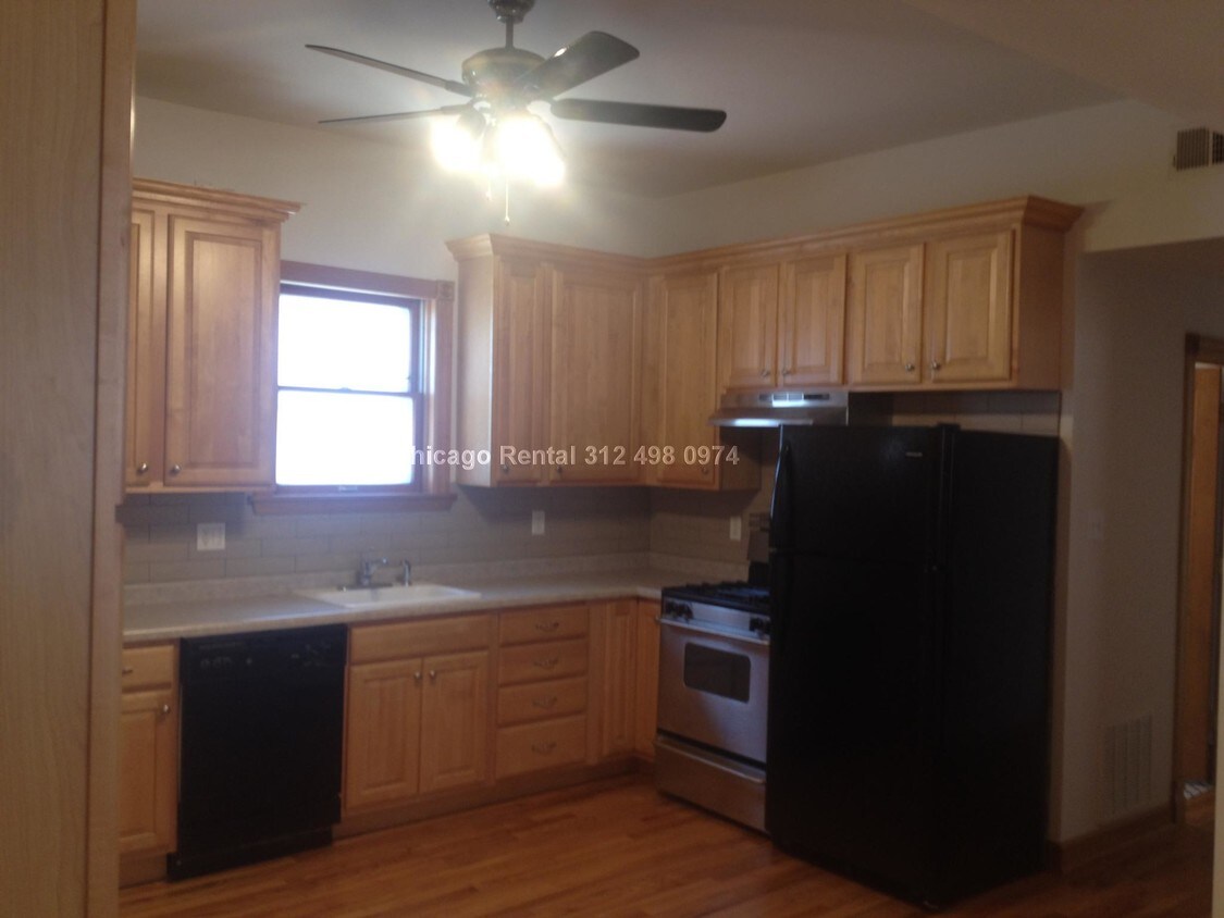 Primary Photo - 4157 W Addison St
