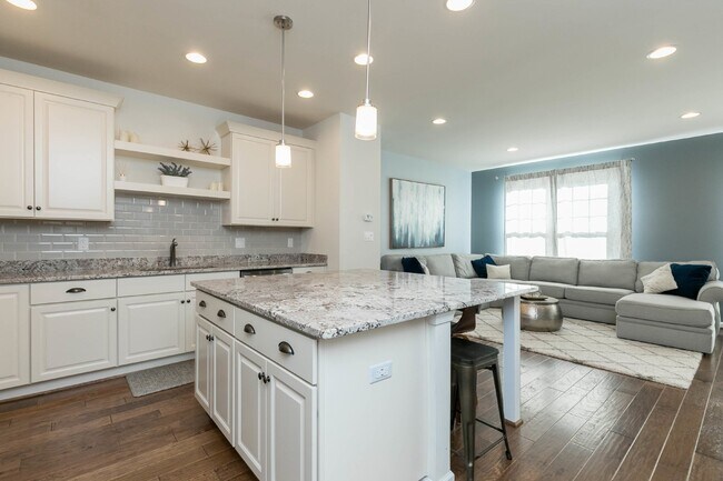 Foto del edificio - Luxurious 4-Bedroom Townhouse with 2 Car G...