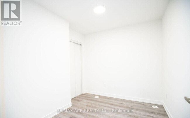 Building Photo - 3686-3686 St Clair Ave E