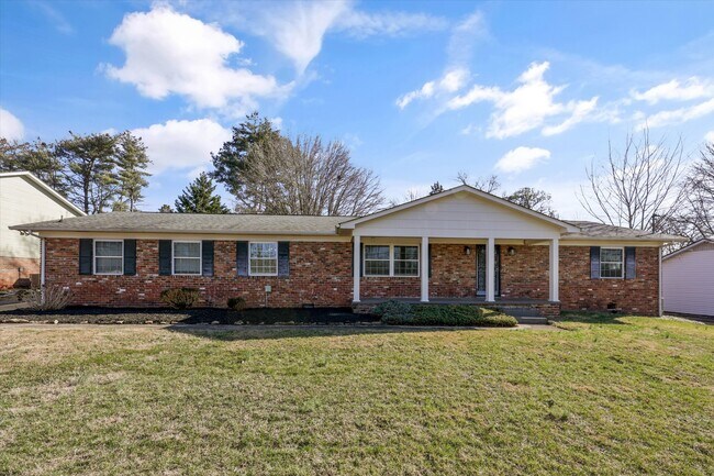 Foto del edificio - 930 Corning Rd