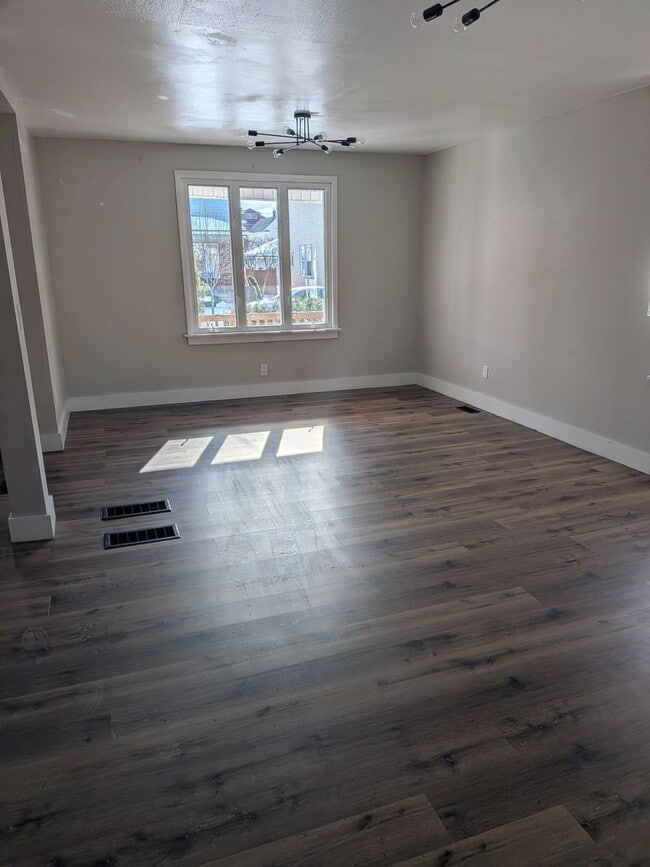 Foto del edificio - 1043 Meade Ave