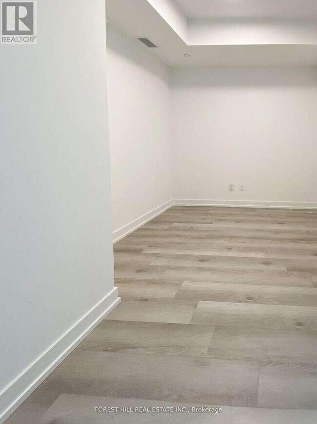 Photo du bâtiment - 2000 Bathurst St