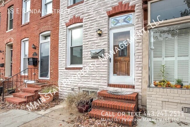Building Photo - Updated 2 Bed Rowhome W/ Parking!