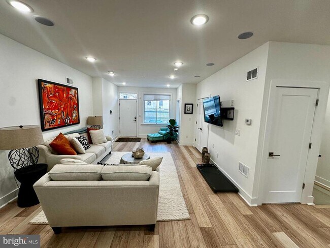 Foto del edificio - 2008 S College Ave