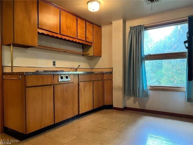 Foto del edificio - 8581 Fair Rd