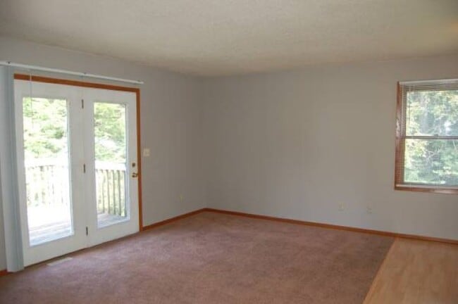 Building Photo - 908 N Dodge St
