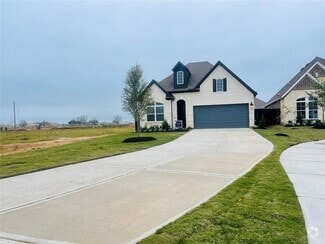 Building Photo - 135 Hazelnut Dr