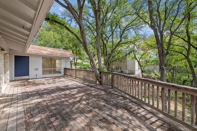 Building Photo - Available MAY: Charming 3 Bed / 2 Bath in Rollingwood - Zoned to Eanes ISD - Large Yard