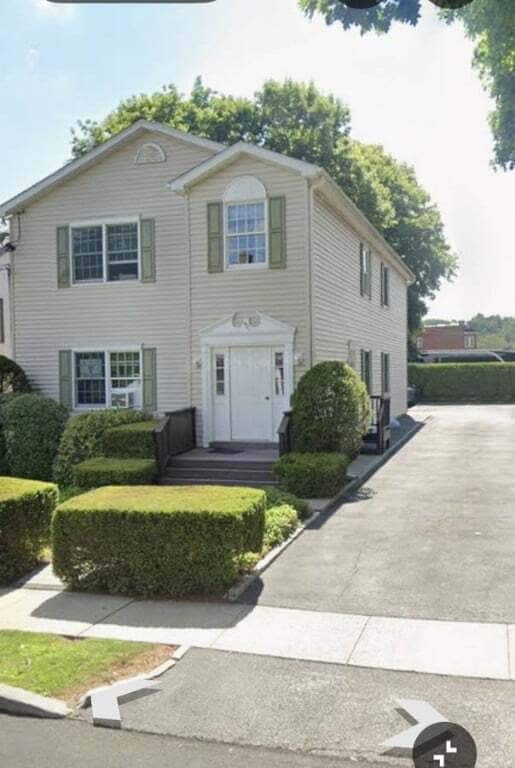 Foto del edificio - Seneca Avenue