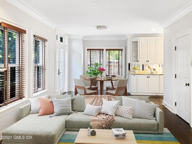 Foto del edificio - 282 Bruce Park Ave