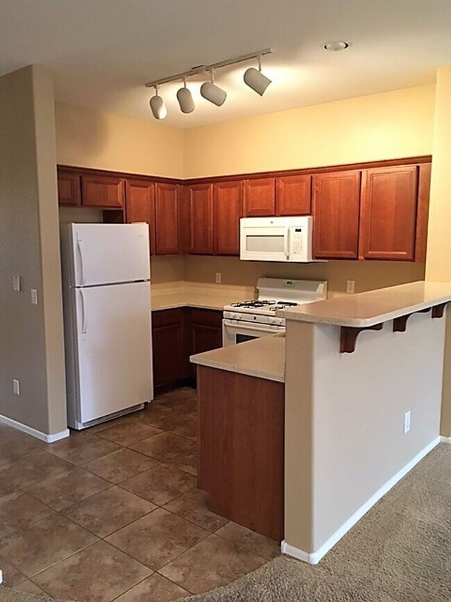 Building Photo - Nice 3 Bedroom, 2 Bath w/2CG in Quailwood