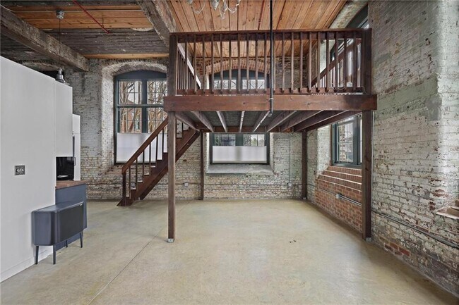 Building Photo - 170 Boulevard SE