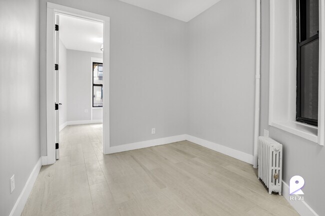 Building Photo - 309 E 91st St
