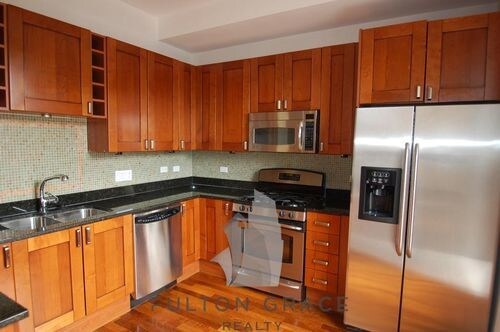 Foto del edificio - 561 W Briar Pl