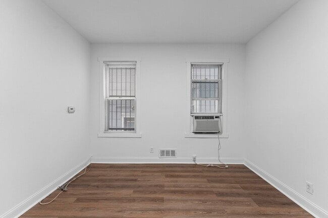 Building Photo - 296 Pearsall Ave