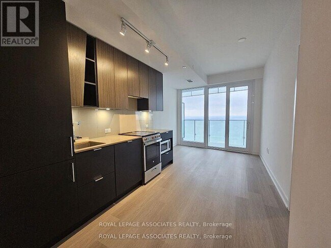 Photo du bâtiment - 3883-3883 Quartz Rd