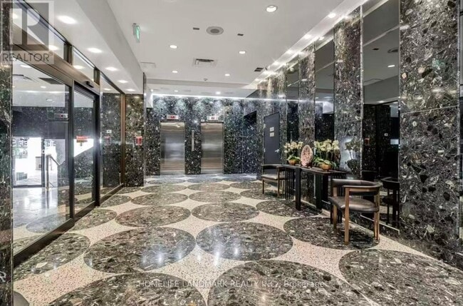 Building Photo - 360 Bloor St E