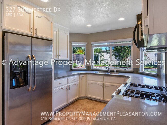 Foto del edificio - 327 Summertree Dr