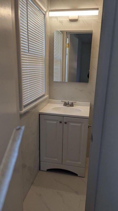 Foto del edificio - 223-34-223-56 56th Ave