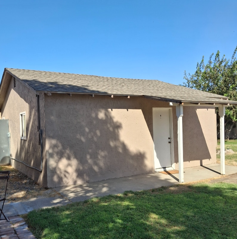 Foto principal - 6006 S Central Ave