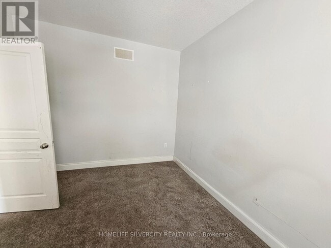 Building Photo - 35 Balmoral Ln