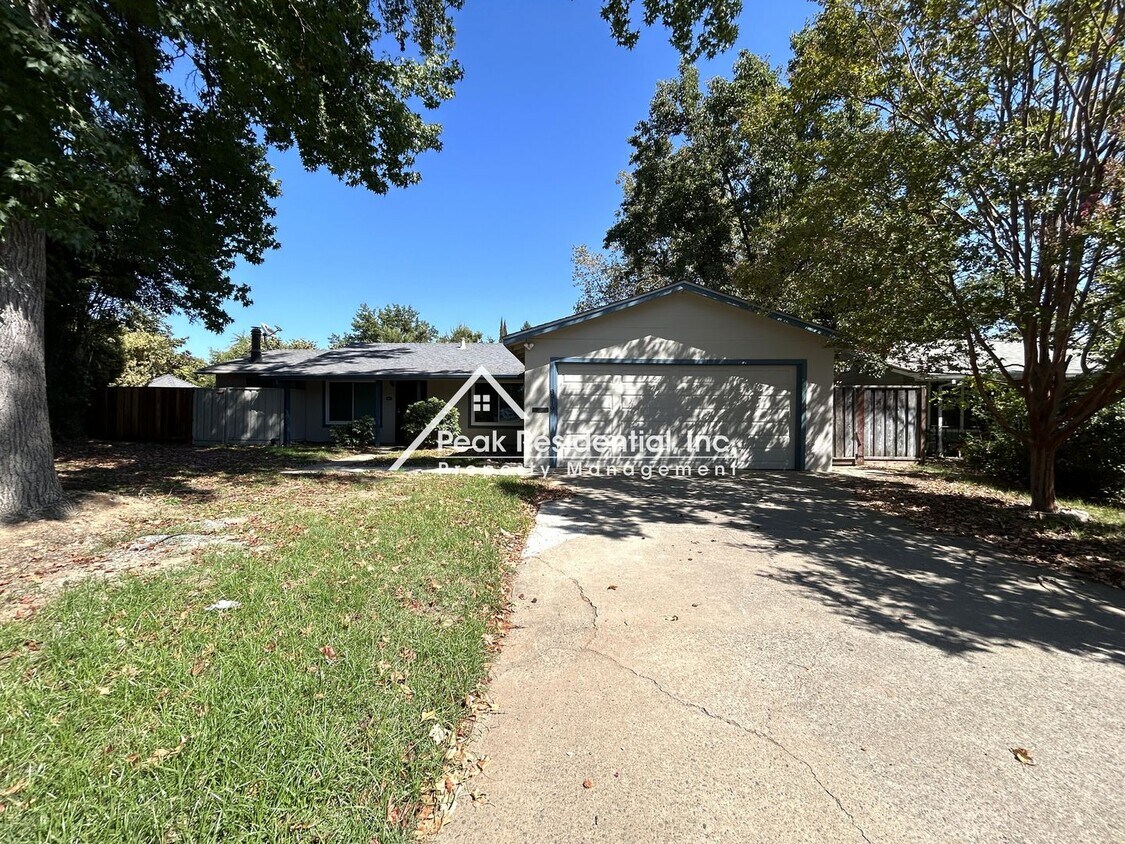 Foto principal - Adorable 3 bedroom 2 bathroom home located...