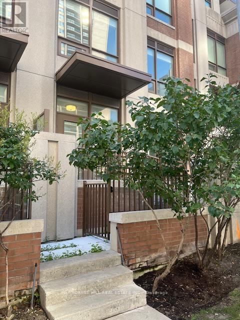 Building Photo - 310-310 Tweedsmuir Ave