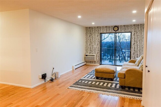 Foto del edificio - 752 Quaker Ln