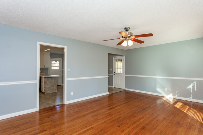 Building Photo - 3405 Melrose Dr