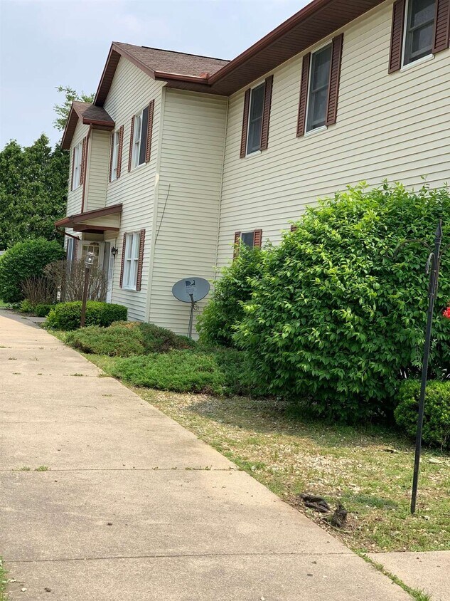 1404 Tippecanoe Dr, Warsaw, IN 46580 Townhome Rentals in Warsaw IN