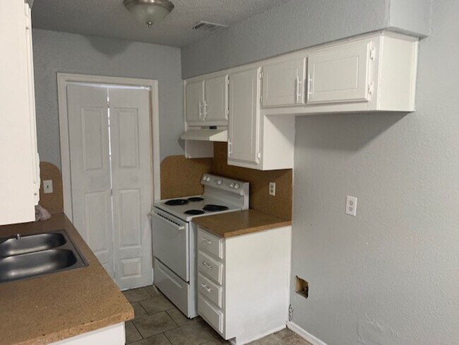 Foto del edificio - 2 Bedroom Townhome