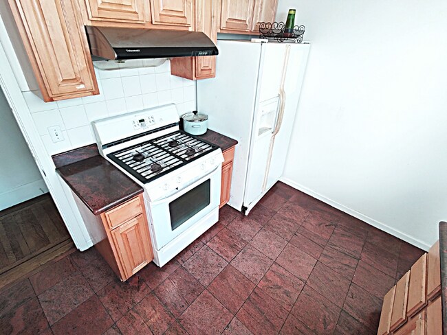 Building Photo - 38 Wilson St