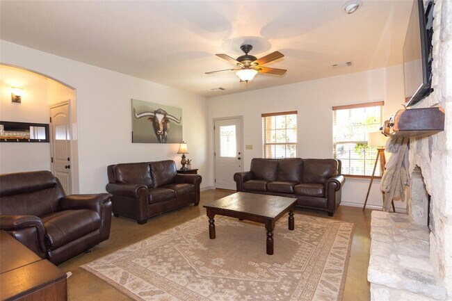 Building Photo - 10215 Twin Lake Loop
