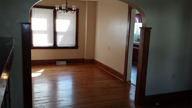 Building Photo - 2507 Oakwood Ave