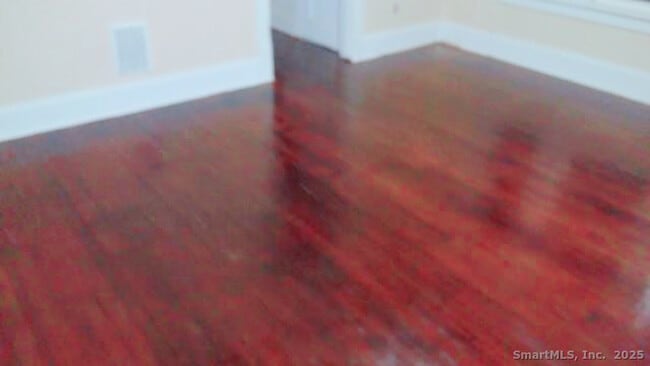 Foto del edificio - 70 Ford Pl