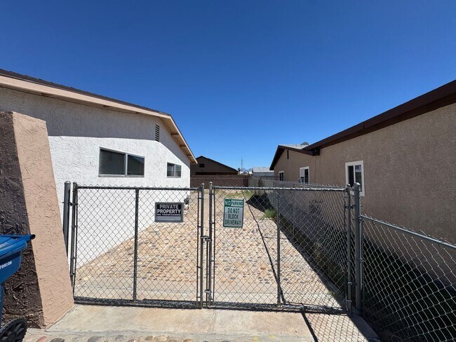 Building Photo - 3BR 2Ba home w/Large Fenced yard with RV g...