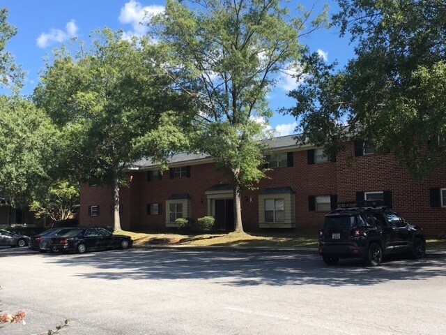 Off-street parking - 1100 Skyland Dr