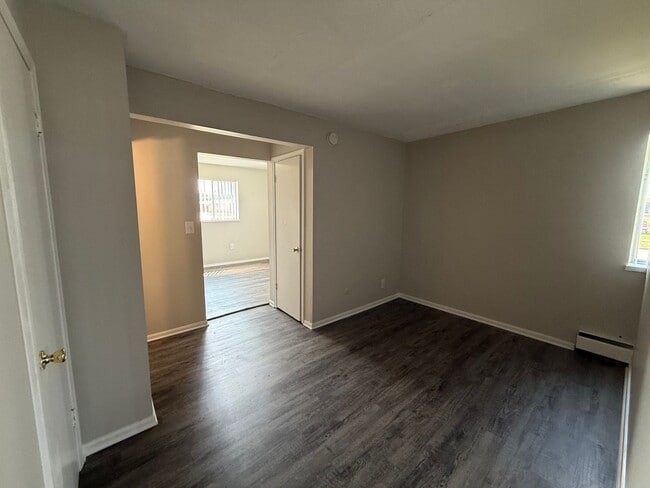 Building Photo - 3 Bed 1.5 Bath Townhome  in Wyoming
