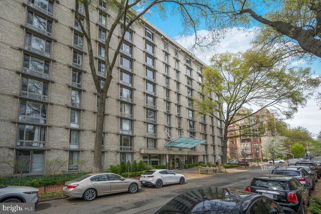 Building Photo - 950 25th St NW
