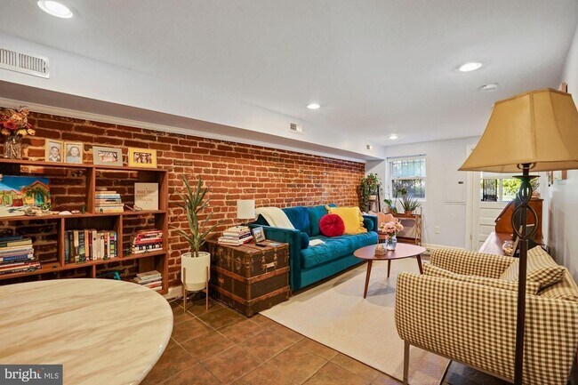 Foto del edificio - 624 Randolph St NW