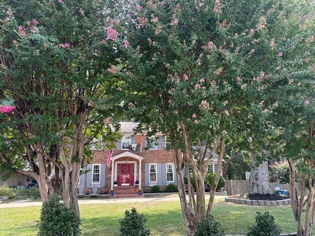 Building Photo - 5401 Broadmoor St