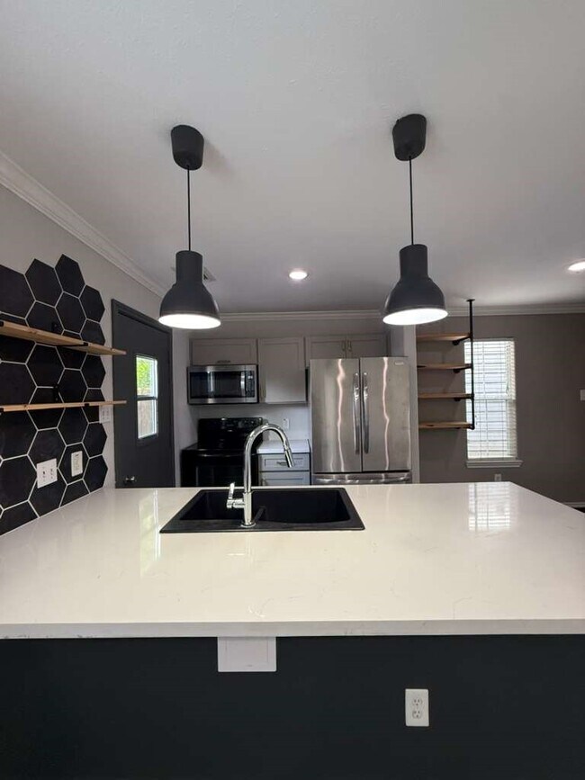 Foto del edificio - 9623 Elmview Pl
