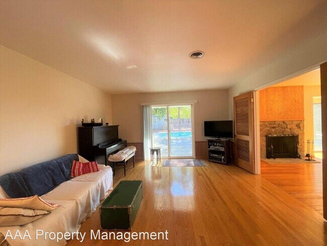Building Photo - 3 br, 2 bath House - 199 Twinview Dr